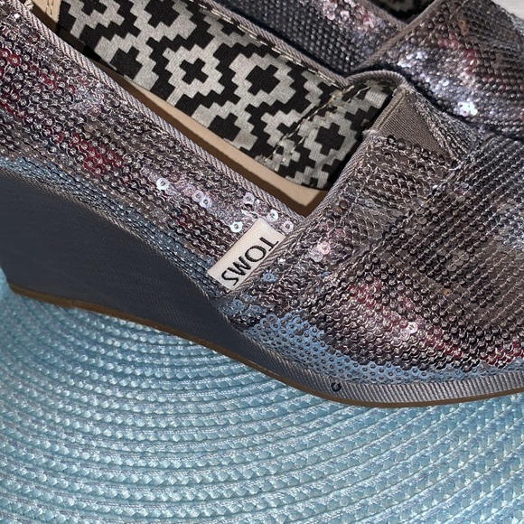 Toms Silver Sequins Wedges - Picture 2 of 6